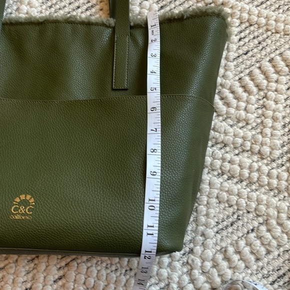 C & C California Tote Bag Vegan Leather Green Reversible to Sherpa OS - Picture 8 of 11